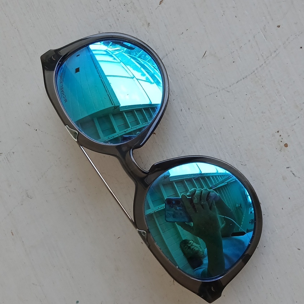 Michael Kors sunglass 2076 Cape May